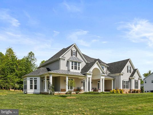 Exterior, Facade, Farmhouse