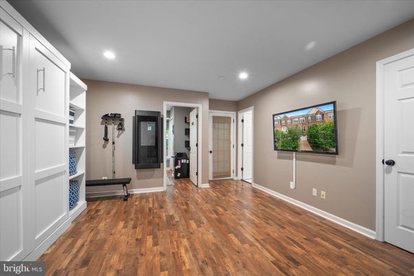 Interior, Recessed Lighting, Wood Texture Flooring