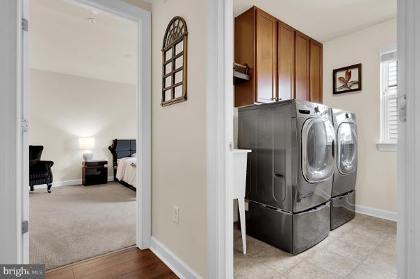 Bedroom, Interior, Washer, Wood Texture Flooring