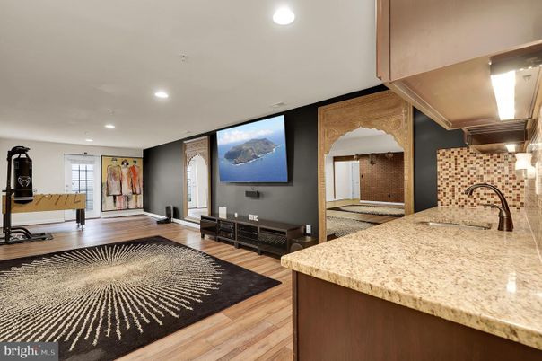 Fitness Equipment, Interior, Recessed Lighting, Wood Texture Flooring