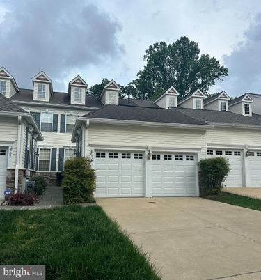 Attached, Exterior, Facade, Cape Cod
