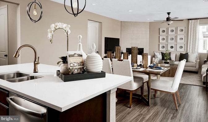Dining room, Interior, Kitchen, Pendant Lights, Recessed Lighting, Wood Texture Flooring