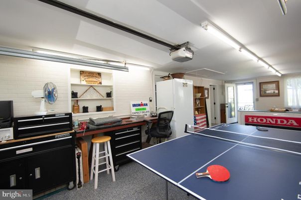 Game Room, Interior