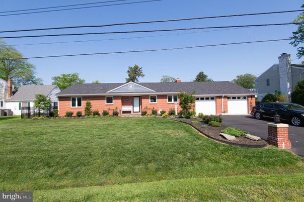 Attached, Exterior, Facade, Brick Facade, Cape Cod