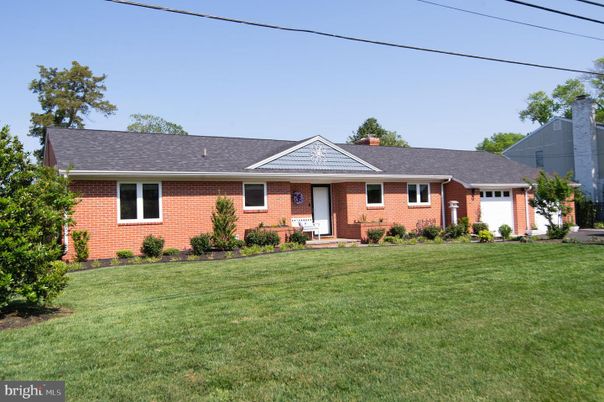 Exterior, Facade, Brick Facade, Cape Cod