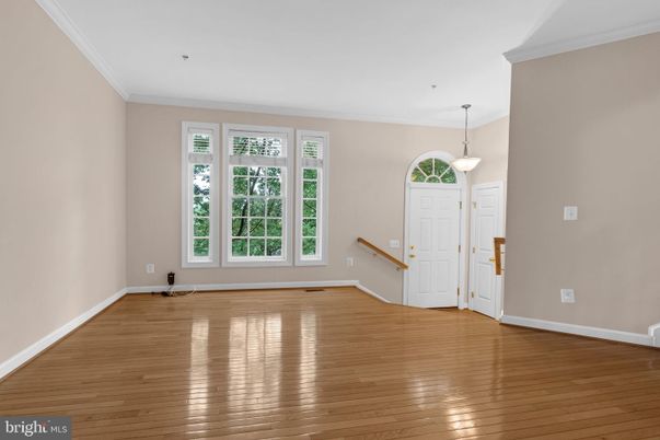 Empty room, Interior, Pendant Lights, Wood Texture Flooring