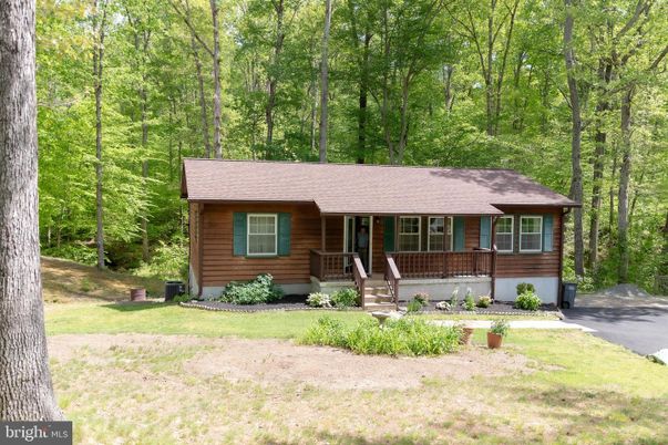 Exterior, Facade, Log Home
