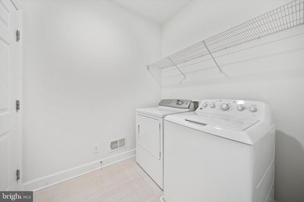 Interior, Washer, Wood Texture Flooring