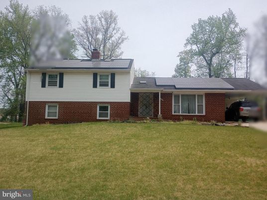 Exterior, Facade, Brick Facade, Split Level