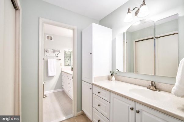 Bathroom, Dual Sink Vanities, Interior