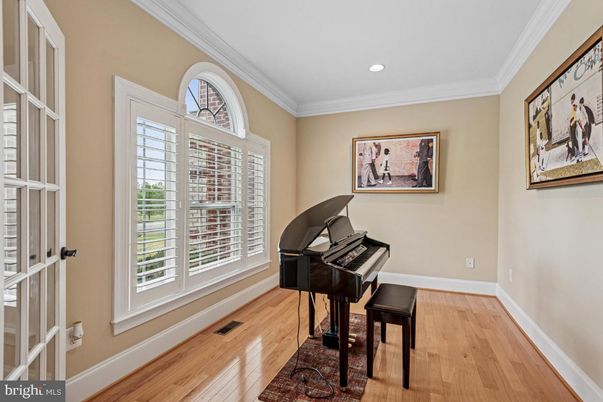 Interior, Piano, Recessed Lighting, Wood Texture Flooring
