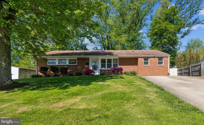 Exterior, Facade, Brick Facade, Ranch