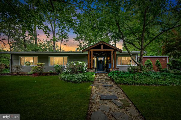 Backyard, Exterior, Facade, Ranch