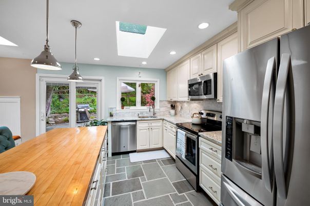 Interior, Kitchen, Pendant Lights, Recessed Lighting, Stainless Steel Appliances