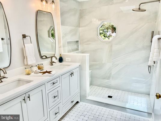Bathroom, Dual Sink Vanities, Interior