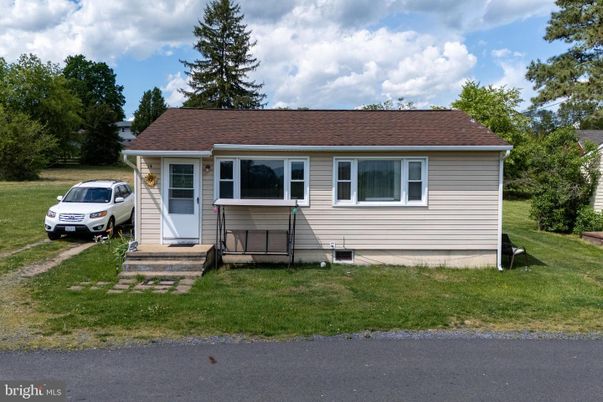 Attached, Exterior, Facade, Cape Cod