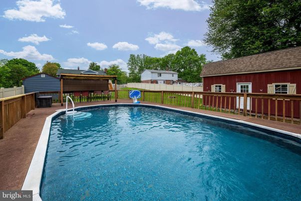 Exterior, Pool