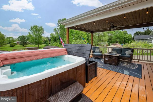 Exterior, Hot Tub, Pool