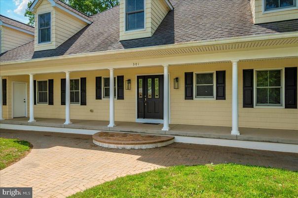 Exterior, Facade, Cape Cod
