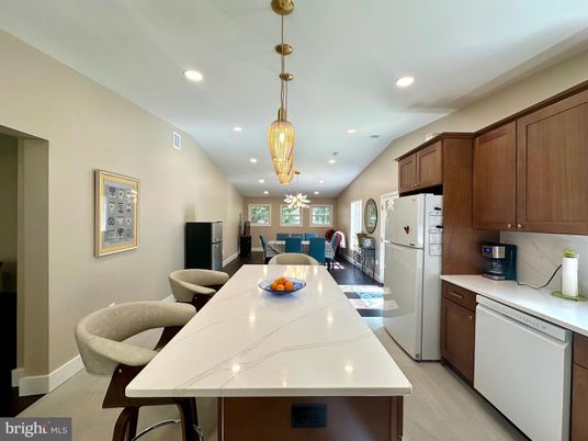 Dining room, Interior, Kitchen, Pendant Lights, Recessed Lighting, Wood Texture Flooring