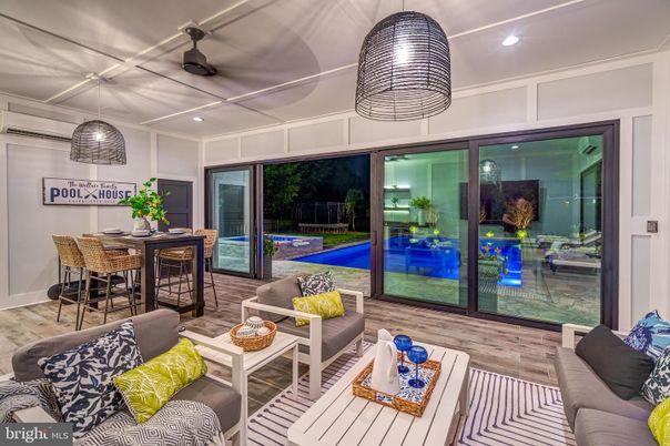 Dining room, Interior, Living room, Pendant Lights, Recessed Lighting, Wood Texture Flooring