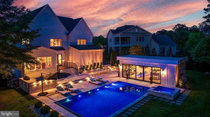 Exterior, Pool