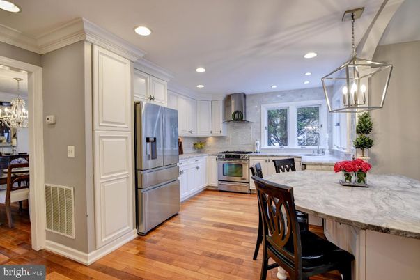 Chandelier, Dining room, Interior, Kitchen, Pendant Lights, Recessed Lighting, Stainless Steel Appliances, Wood Texture Flooring