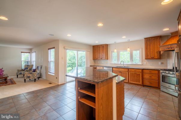 Interior, Kitchen, Living room, Pendant Lights, Recessed Lighting, Stainless Steel Appliances