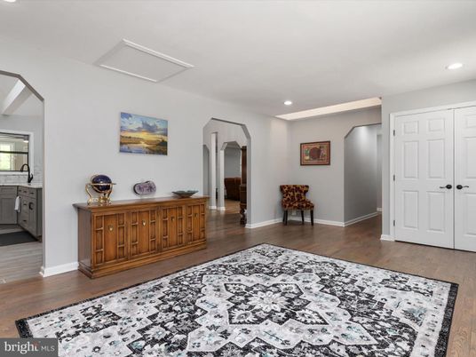 Interior, Recessed Lighting, Wood Texture Flooring