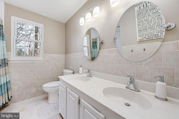 Bathroom, Dual Sink Vanities, Interior