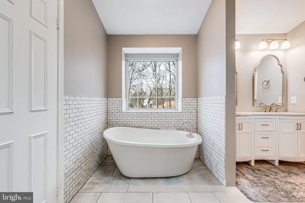 Bathroom, Dual Sink Vanities, Free Standing Baths, Interior