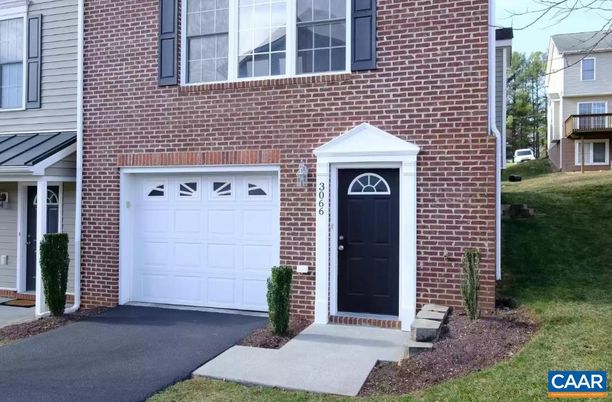 Attached, Exterior, Facade, Brick Facade, Rowhouse
