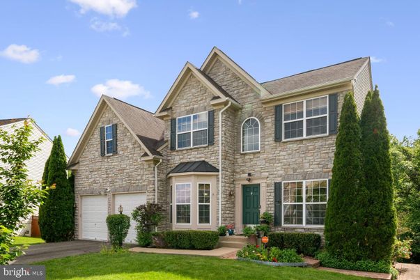 Attached, Exterior, Facade, Brick Traditional