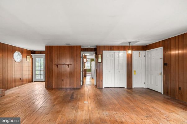Empty room, Interior, Pendant Lights, Wood Texture Flooring, Wooden Walls