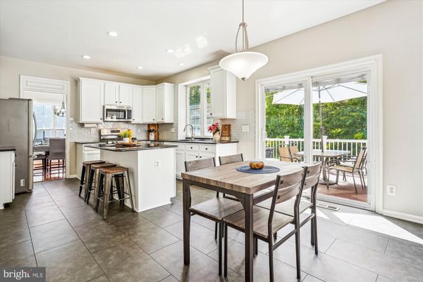 Dining room, Interior, Kitchen, Pendant Lights, Recessed Lighting, Stainless Steel Appliances