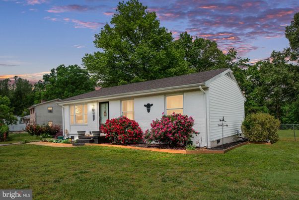 Backyard, Exterior, Facade, Ranch