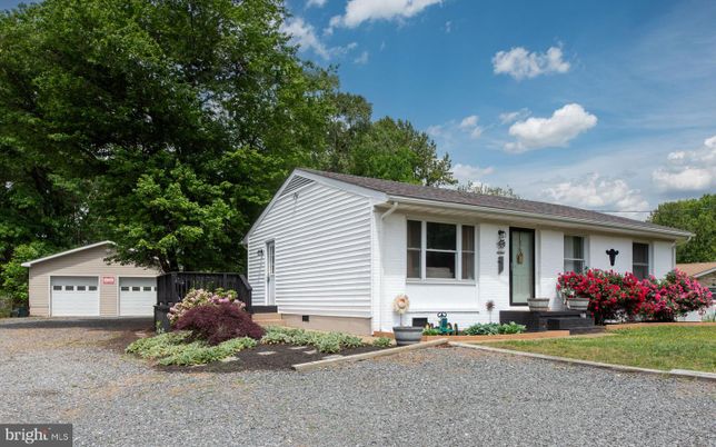 Detached Garage, Exterior, Facade, Ranch