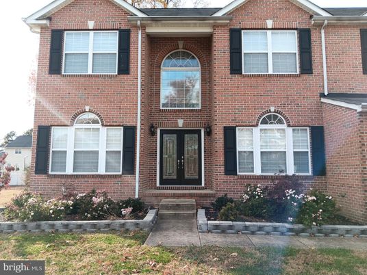 Exterior, Facade, Brick Facade, Rowhouse