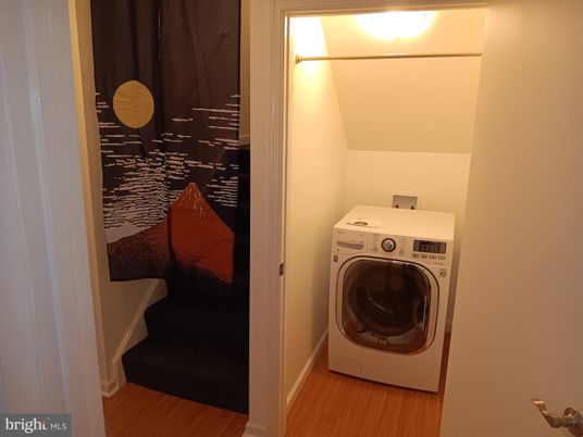 Interior, Utility Closets, Washer, Wood Texture Flooring