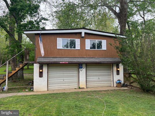 Attached, Exterior, Facade, Modern