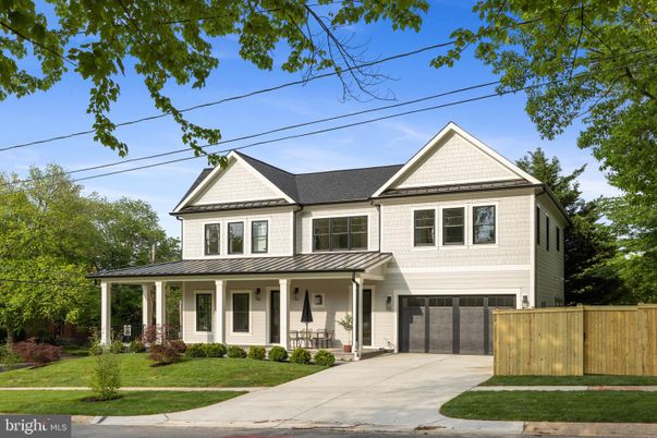 Attached, Exterior, Facade, Farmhouse