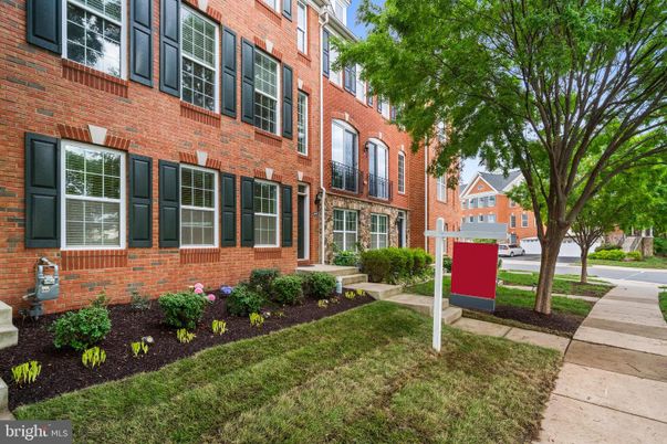 Exterior, Facade, Brick Facade, Rowhouse