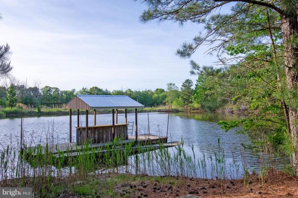 Exterior, Lake