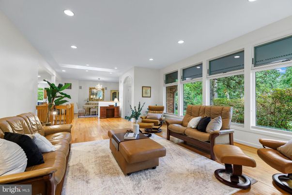 Chandelier, Dining room, Interior, Living room, Recessed Lighting, Wood Texture Flooring