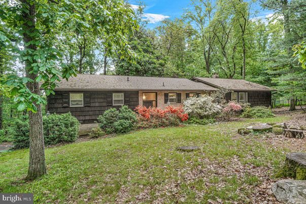 Backyard, Exterior, Facade, Brick Facade, Ranch