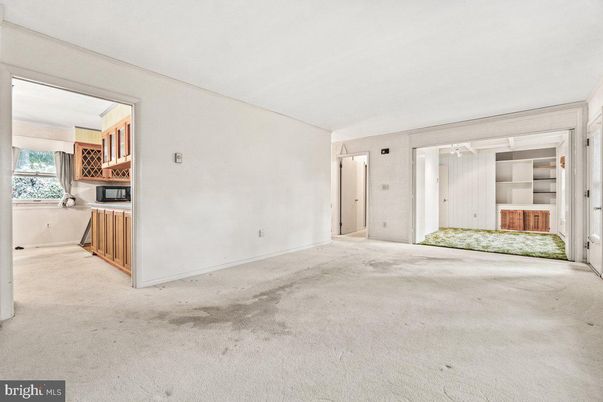 Empty room, Interior