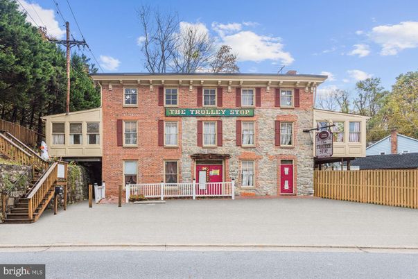 Exterior, Facade, Brick Facade, Georgian