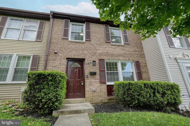 Exterior, Facade, Brick Facade, Rowhouse