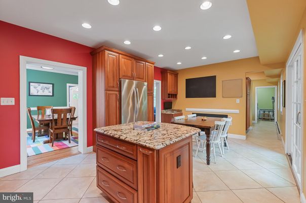 Dining room, Interior, Kitchen, Recessed Lighting, Stainless Steel Appliances