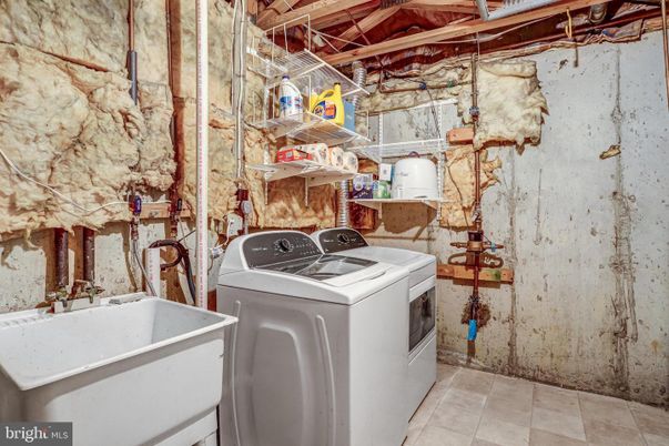 Interior, Washer, Wooden Beams